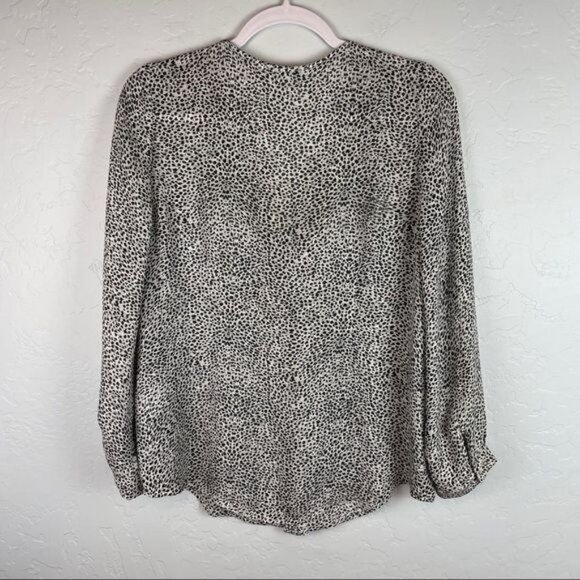 Joie Purine 100% Silk Button Down Blouse White Leopard Print Split Neck Sz Small - Picture 8 of 10
